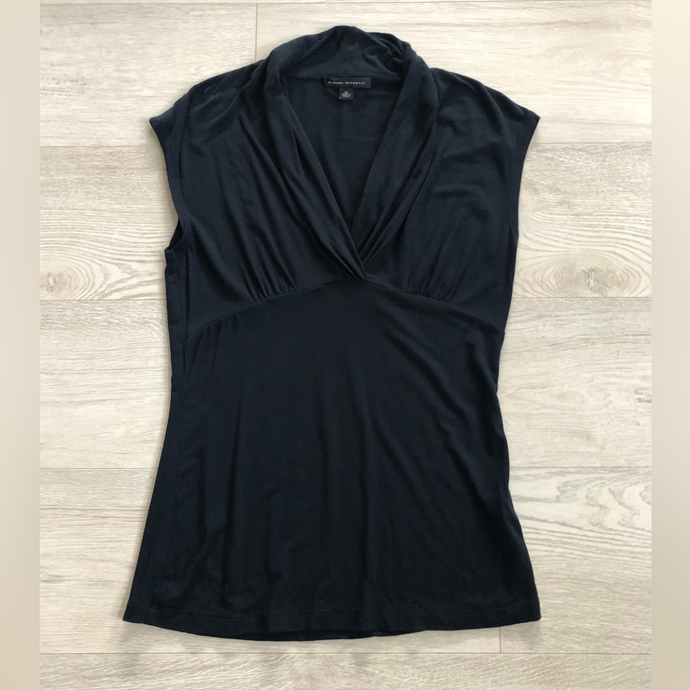 Banana Republic Black V-Neck Empire Waist Camisole Tank Top